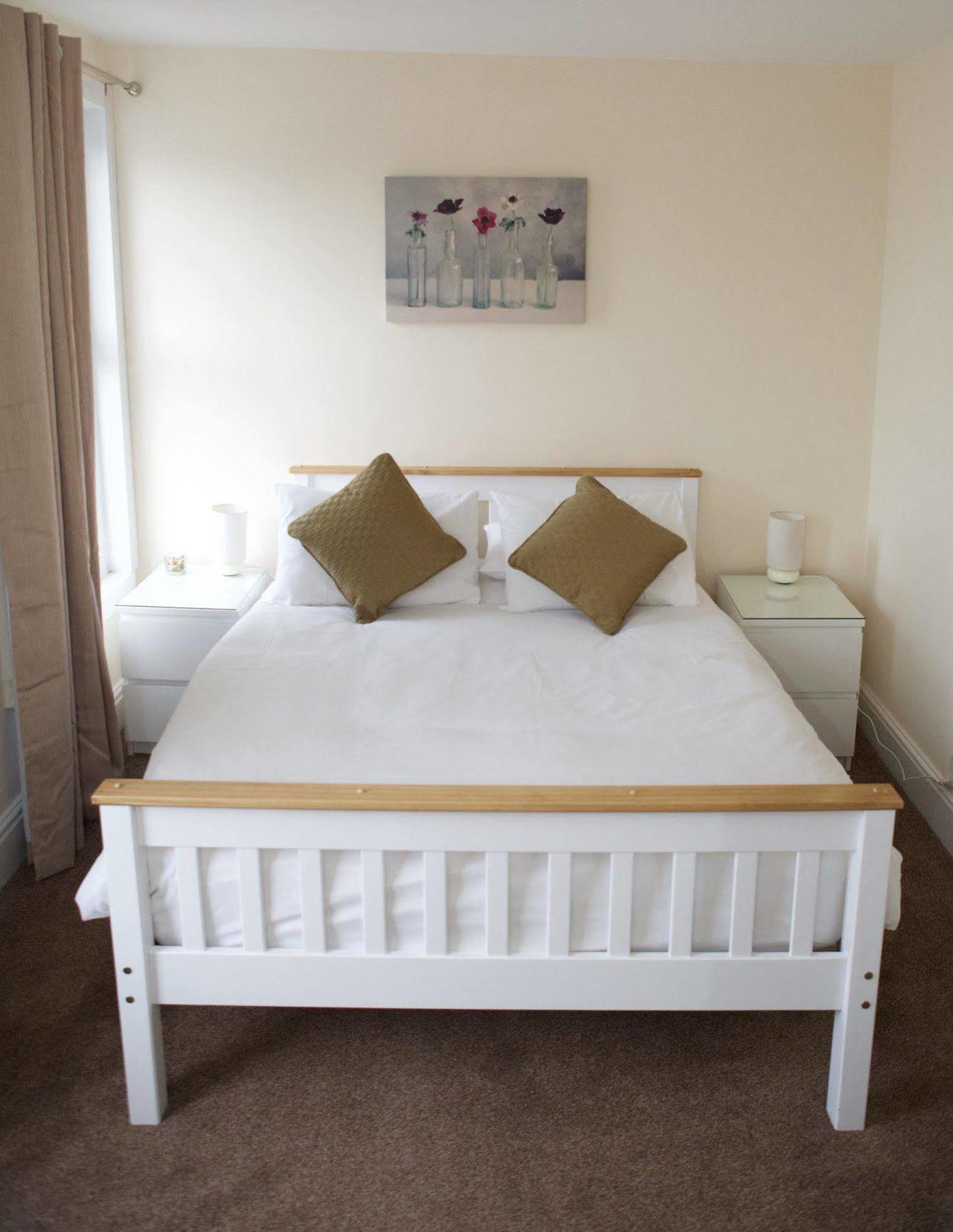 Bristol Serviced Lets - 152/154 Bath Road Экстерьер фото